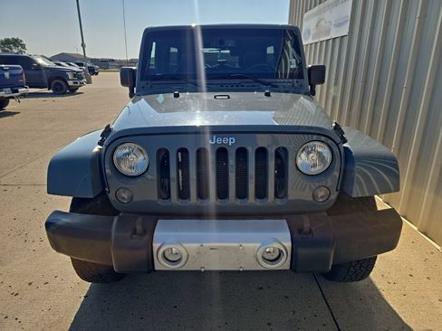 Used 2014 Jeep Wrangler Unlimited Sahara w/ Dual Top Group AWD/4WD image 3