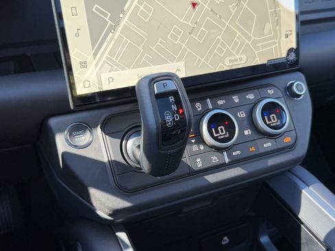 New 2026 Land Rover Defender 110 X-Dynamic SE AWD/4WD image 19