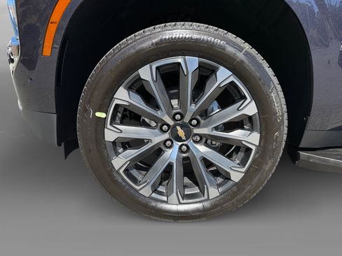 New 2025 Chevrolet Suburban High Country w/ Sun And Tow Package image 9