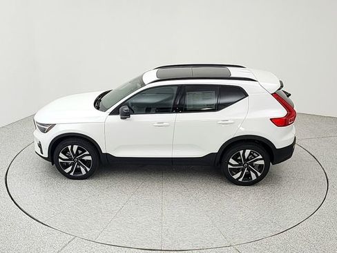 New 2026 Volvo XC40 B5 Plus w/ Protection Package Premier AWD/4WD image 32