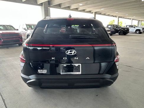 Used 2025 Hyundai Kona SEL FWD image 4