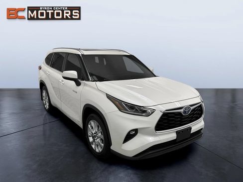 Used 2021 Toyota Highlander Limited AWD/4WD image 7
