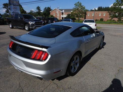 Used 2017 Ford Mustang Coupe RWD image 5