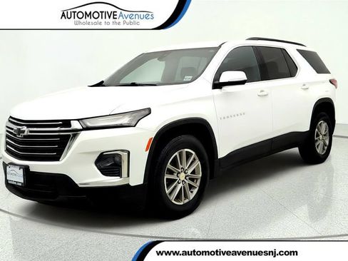 Used 2023 Chevrolet Traverse LT w/ LPO, Floor Liner Package AWD/4WD image 1