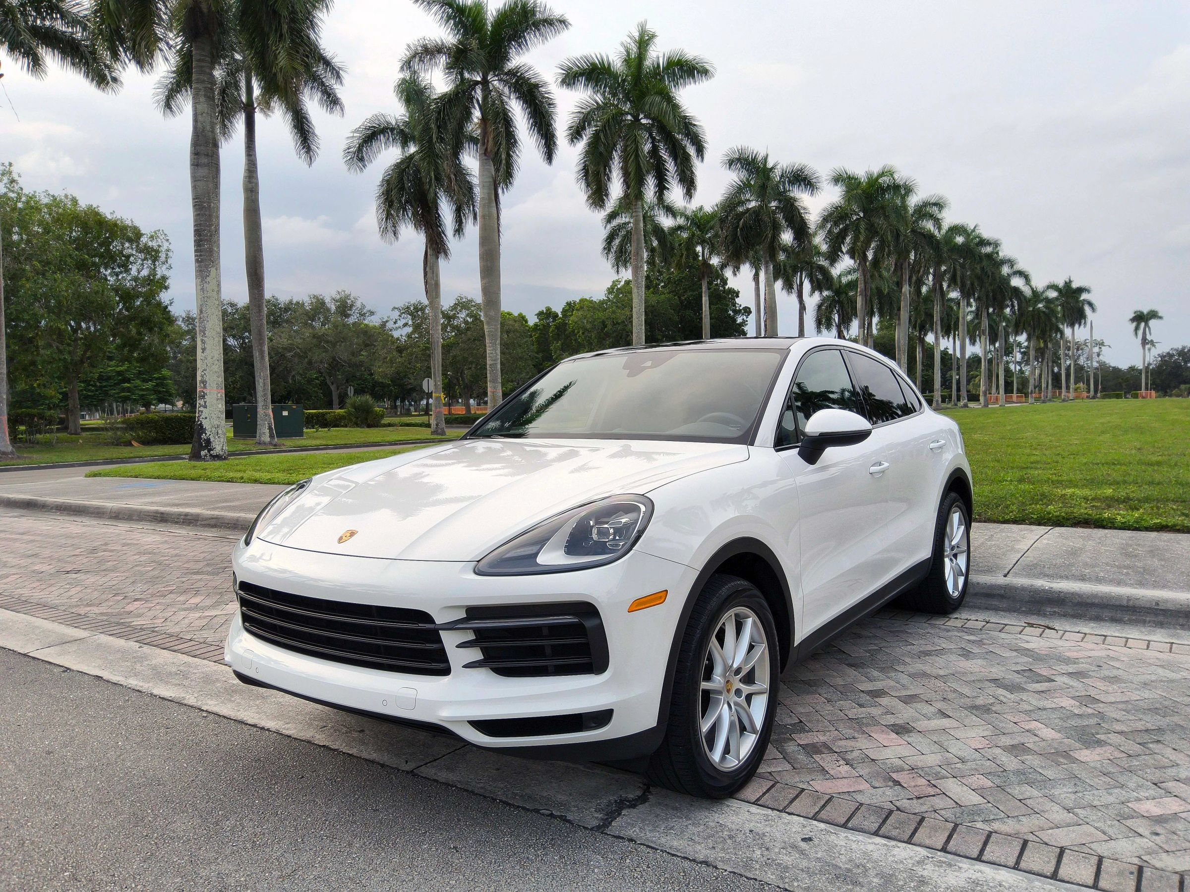 Used 2021 Porsche Cayenne Coupe AWD/4WD image 2