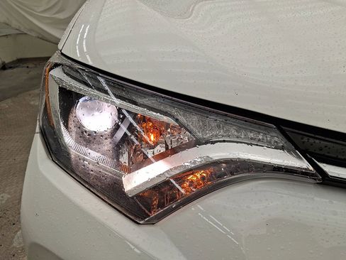 Used 2018 Toyota RAV4 XLE image 28