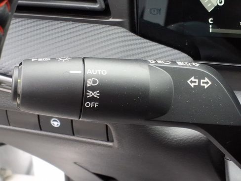 Used 2025 Nissan Kicks SR AWD/4WD image 21