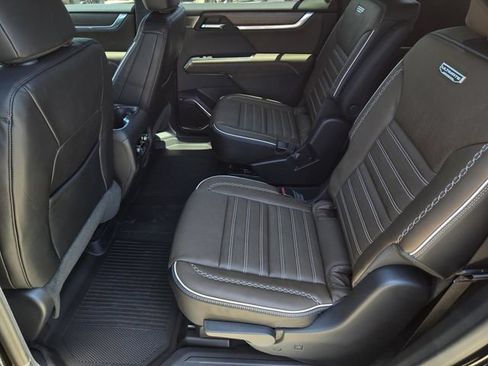 New 2026 GMC Acadia Denali Ultimate w/ LPO, Floor Liner Package AWD/4WD image 30