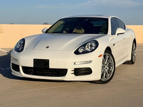 Used 2016 Porsche Panamera image 2