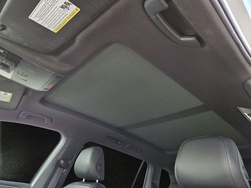 Used 2024 Volkswagen Tiguan SE R-Line image 7