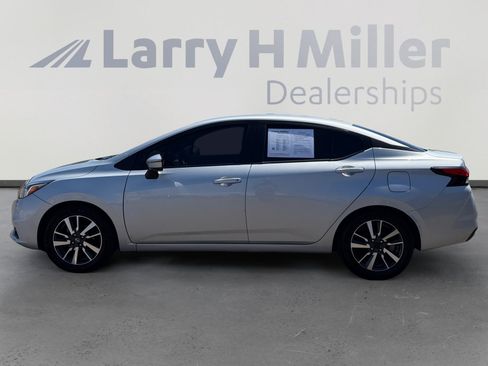 Used 2021 Nissan Versa SV FWD image 2