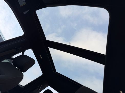 Used 2022 Ford F150 XLT w/ Equipment Group 302A High image 37