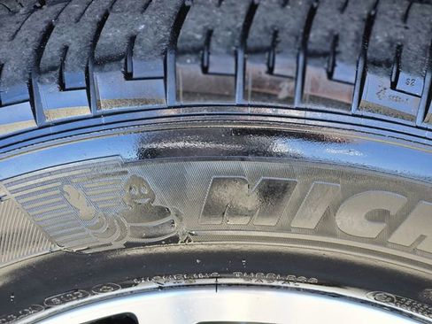 Used 2024 Ford Expedition Max XLT image 11