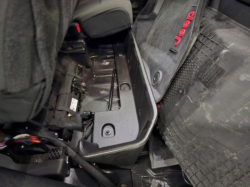 Used 2020 Jeep Gladiator Sport w/ Quick Order Package 24S AWD/4WD image 38