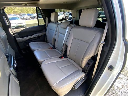 Used 2021 Ford Expedition XLT image 18