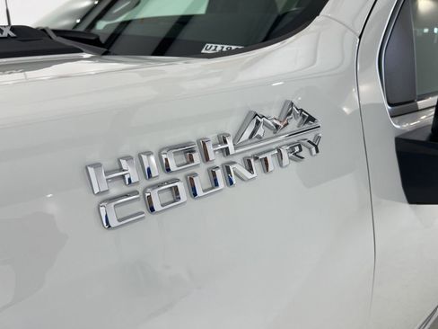 Used 2024 Chevrolet Silverado 2500 High Country w/ High Country Premium Package AWD/4WD image 30