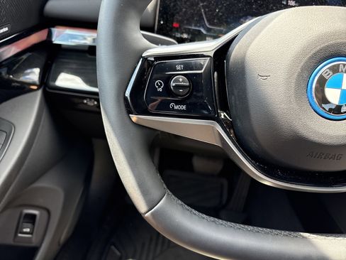 Used 2025 BMW i5 eDrive40i w/ Premium Package image 18