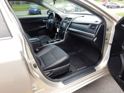 Used 2017 Toyota Camry SE FWD image 18