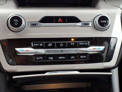 Used 2023 Ford Explorer XLT w/ Equipment Group 202A AWD/4WD image 17