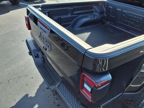 Used 2021 Jeep Gladiator Willys image 26