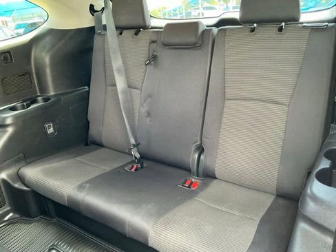 Used 2022 Toyota Highlander L FWD image 9