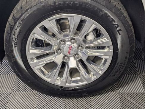 Certified 2025 GMC Yukon Denali image 8