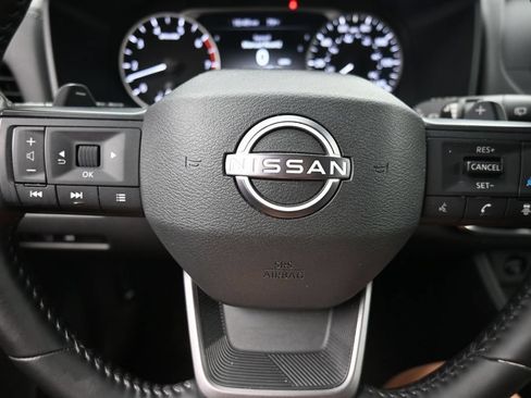 Used 2025 Nissan Rogue SV AWD/4WD image 12