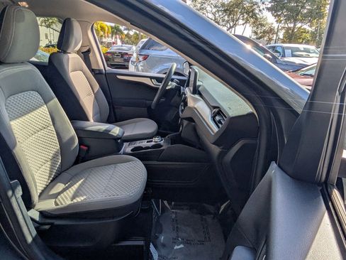 Used 2020 Ford Escape SE image 18
