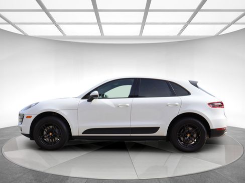 Used 2018 Porsche Macan AWD/4WD image 5