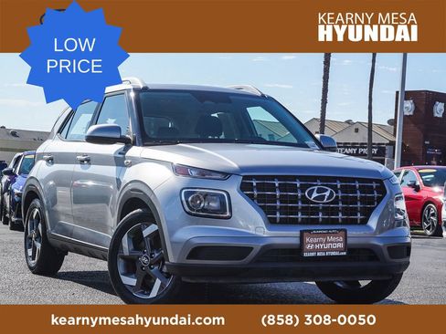 Certified 2024 Hyundai Venue SEL FWD image 1