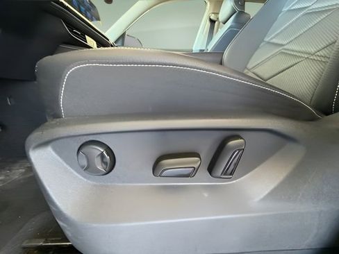 Used 2025 Volkswagen Atlas SE image 27