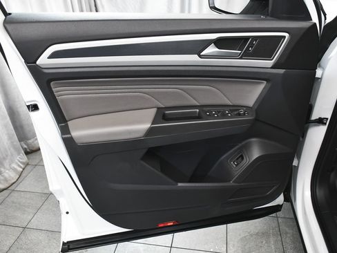 Used 2023 Volkswagen Atlas Cross Sport SEL R-Line image 9