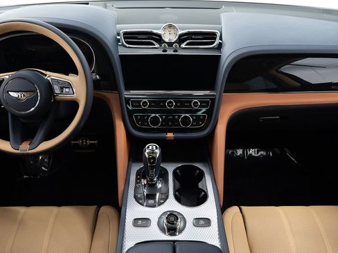 Certified 2025 Bentley Bentayga Extended Wheelbase image 32