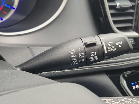 Used 2024 Chrysler Pacifica Limited FWD image 15