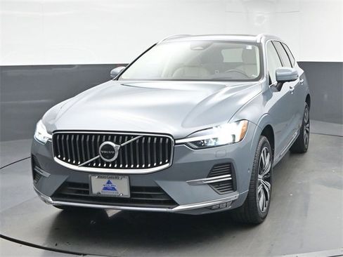 Used 2022 Volvo XC60 B6 Inscription w/ Advanced Package image 3
