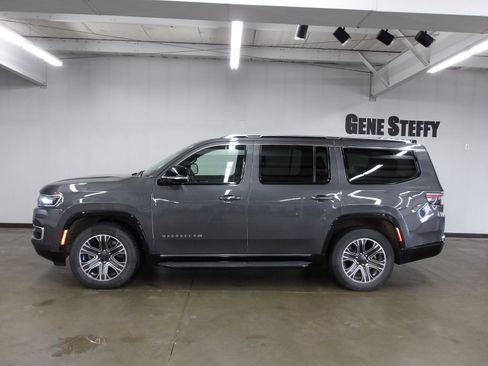 Used 2024 Jeep Wagoneer Series II w/ Flexible Seating Group AWD/4WD image 6