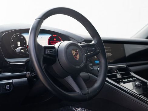 Certified 2025 Porsche Panamera 4 image 4