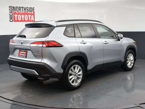 Used 2022 Toyota Corolla Cross LE AWD/4WD image 4