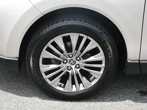 Used 2021 Toyota Venza Limited w/ Advanced Technology Package image 22