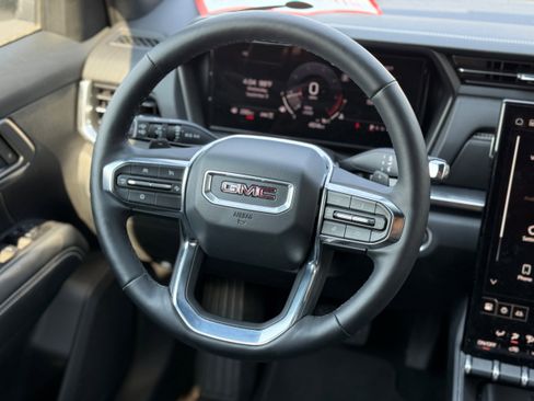 Used 2025 GMC Terrain Elevation w/ Technology Package II image 17