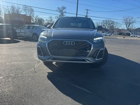 Used 2023 Audi Q5 2.0T Premium w/ Convenience Package image 2