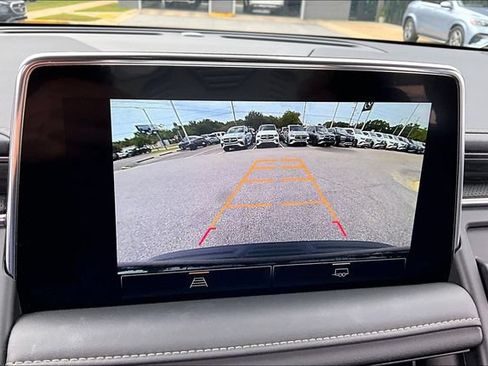 Used 2024 GMC Yukon SLT AWD/4WD image 13