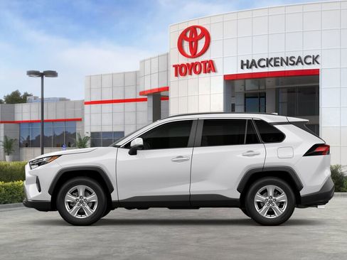 Used 2025 Toyota RAV4 XLE image 4