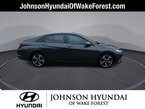 Certified 2023 Hyundai Elantra SEL w/ Convenience Package image 9