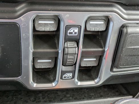 Used 2022 Jeep Gladiator Willys image 25