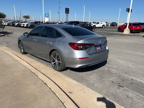 Used 2022 Honda Civic Touring image 7