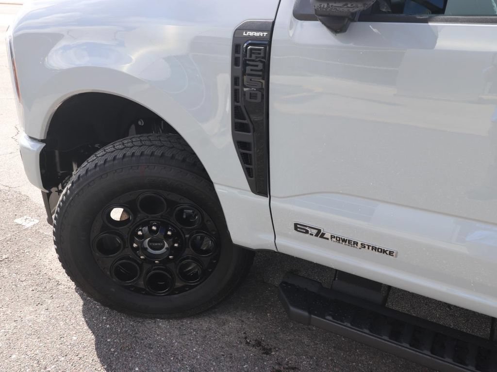 New 2026 Ford F250 Lariat w/ Black Appearance Package AWD/4WD image 4