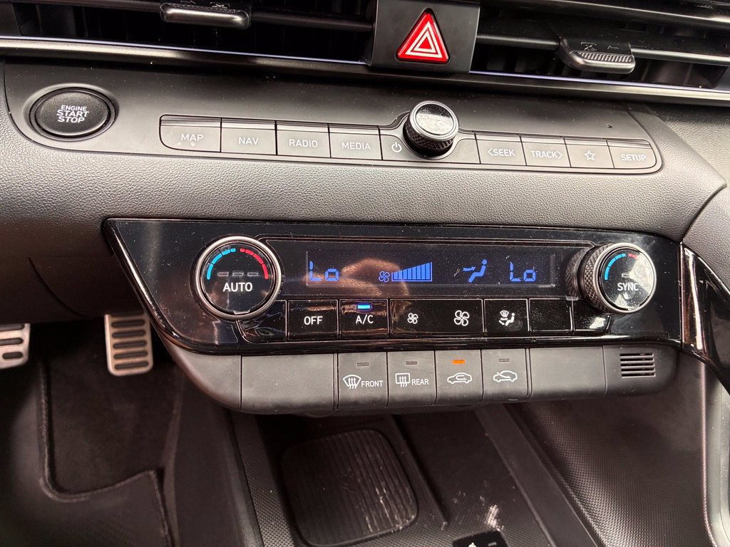 Certified 2025 Hyundai Elantra SEL FWD image 35