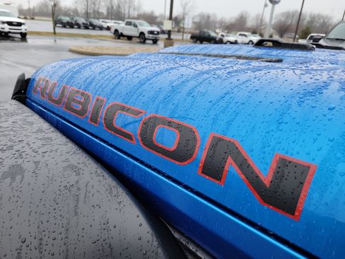 Used 2024 Jeep Wrangler Unlimited Rubicon w/ Technology Group image 8