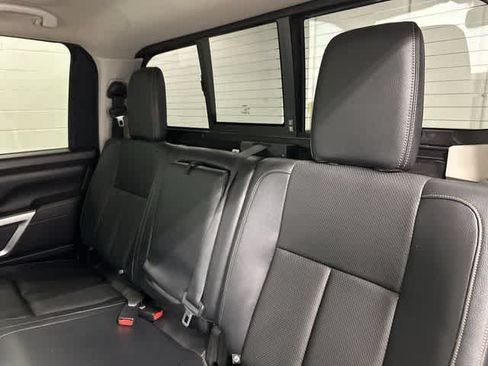Used 2016 Nissan Titan SL AWD/4WD image 14